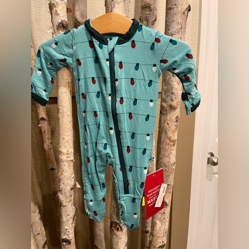Kickee Holiday footie with zipper